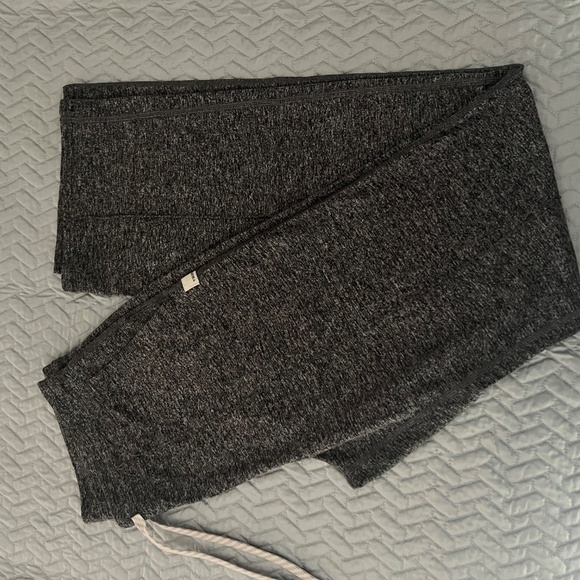 Vuori Halo Wide Leg Flare Pant In Heathered Gray Size Small - Picture 5 of 6